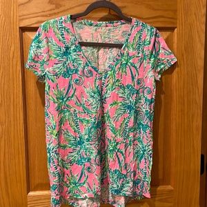 Lilly Pulitzer womens size small v-neck tshirt